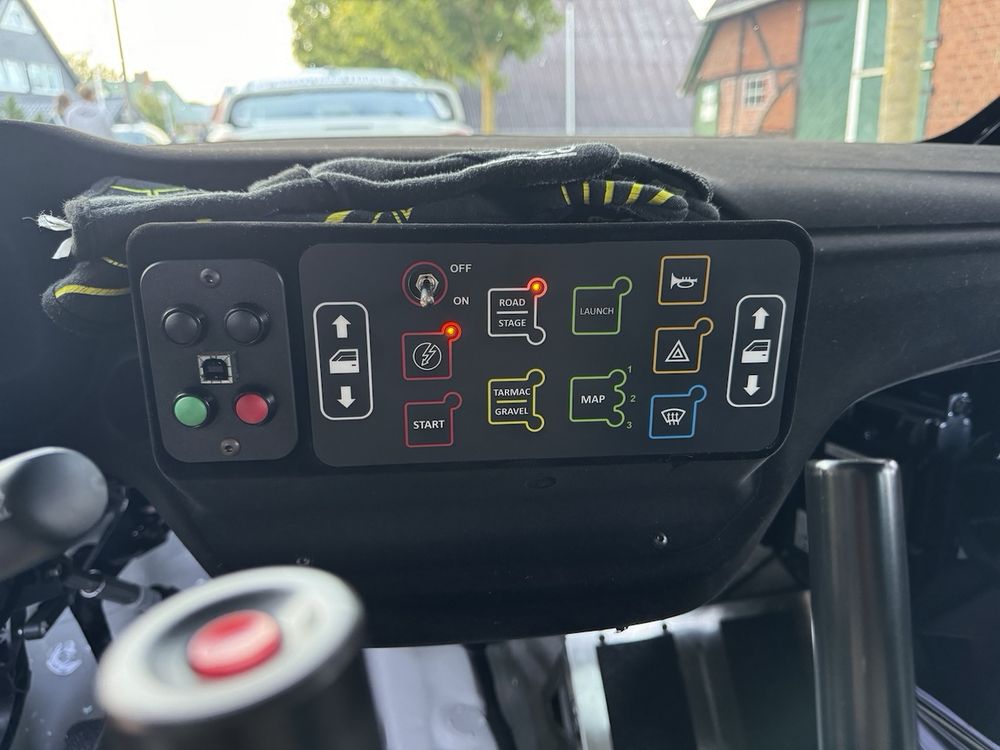 Cockpit und Schaltzentrale des Corsa RC4